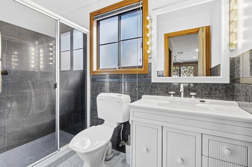 17 O'Malley Street, Berri, SA, 5343 - Image 11