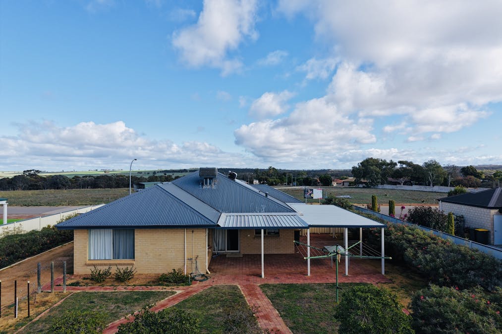 24 Reid Street, Quairading, WA, 6383 - Image 2