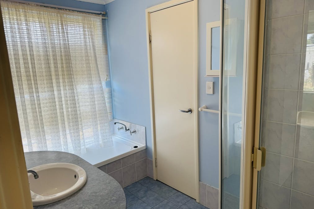 24 Reid Street, Quairading, WA, 6383 - Image 14