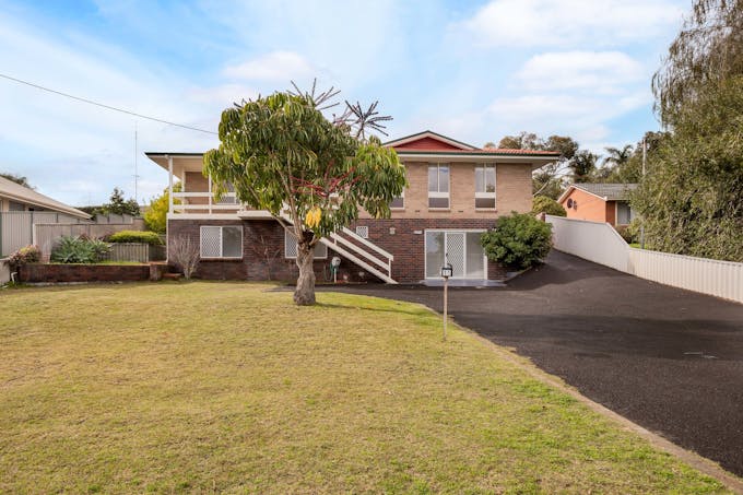 11 Hayward Place, Australind, WA, 6233 - Image 1
