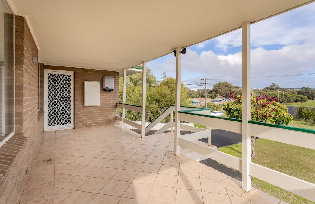 11 Hayward Place, Australind, WA, 6233 - Image 4
