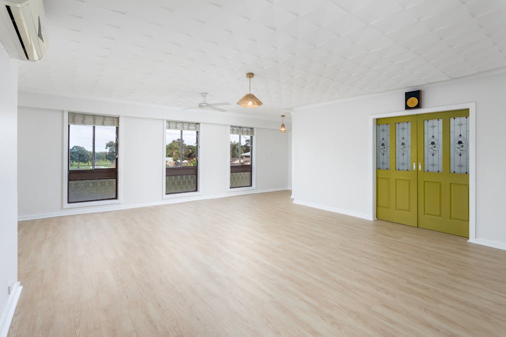 11 Hayward Place, Australind, WA, 6233 - Image 2