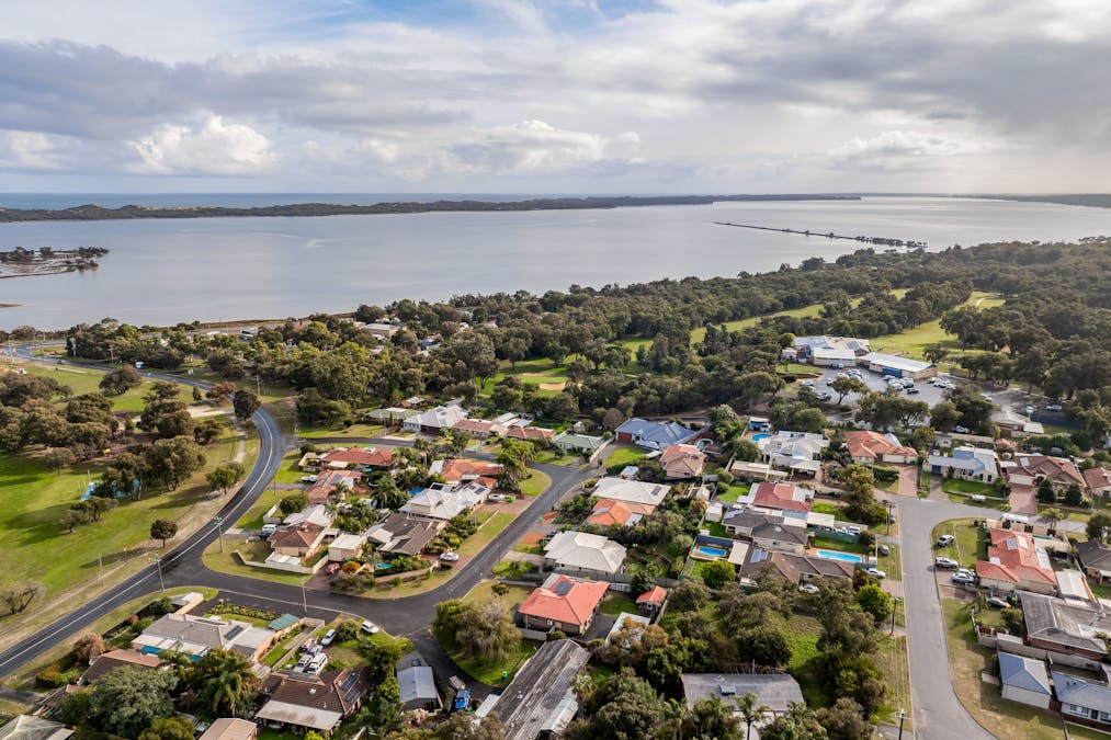 11 Hayward Place, Australind, WA, 6233 - Image 32