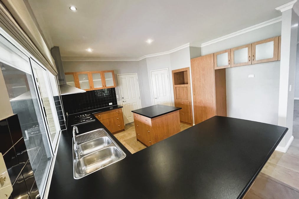 19 Heatherglen Road, Australind, WA, 6233 - Image 2