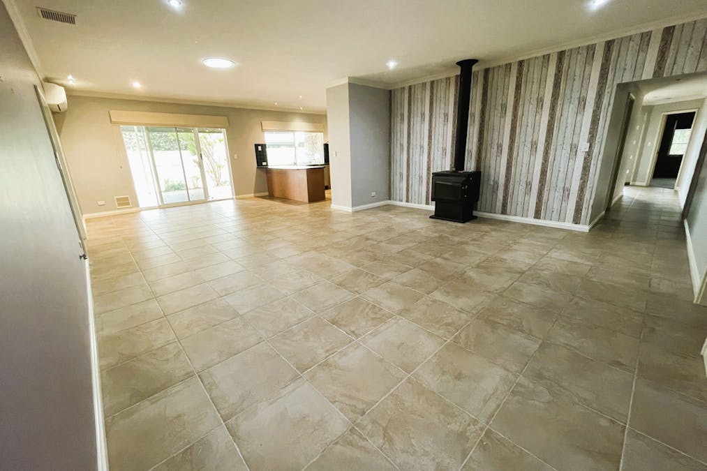 19 Heatherglen Road, Australind, WA, 6233 - Image 3