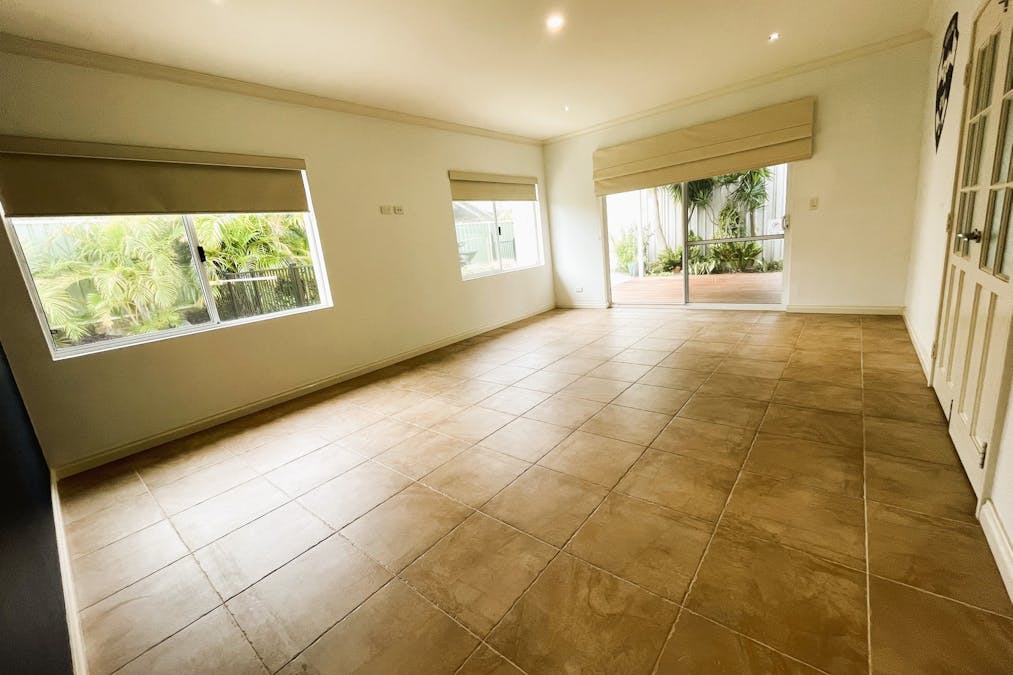 19 Heatherglen Road, Australind, WA, 6233 - Image 6