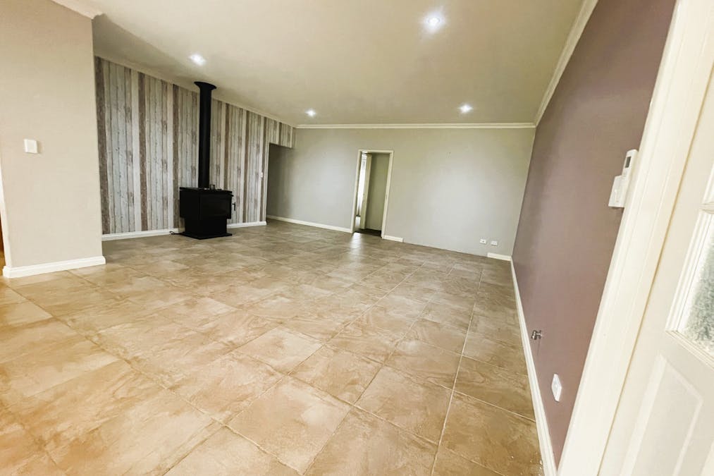 19 Heatherglen Road, Australind, WA, 6233 - Image 5
