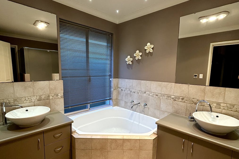 19 Heatherglen Road, Australind, WA, 6233 - Image 7