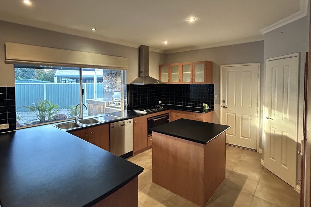 19 Heatherglen Road, Australind, WA, 6233 - Image 2