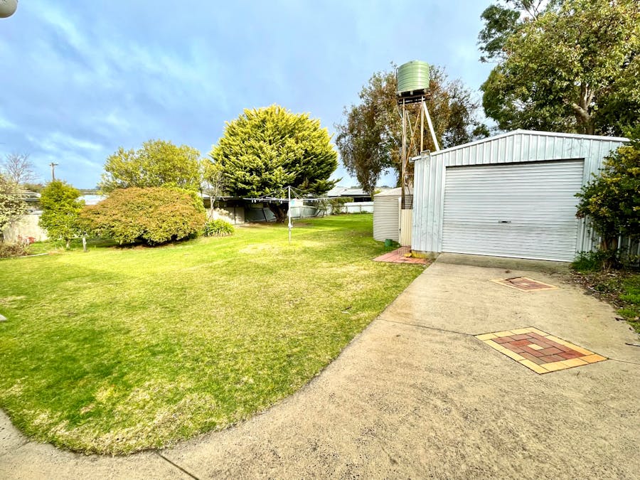 13 Carmichael Street, Casterton, VIC, 3311 - Image 8