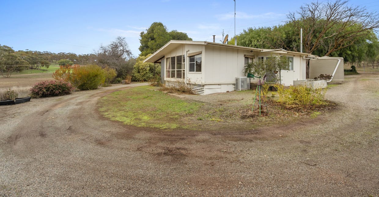 160 Farrell Flat Road, Clare, SA, 5453 - Image 3
