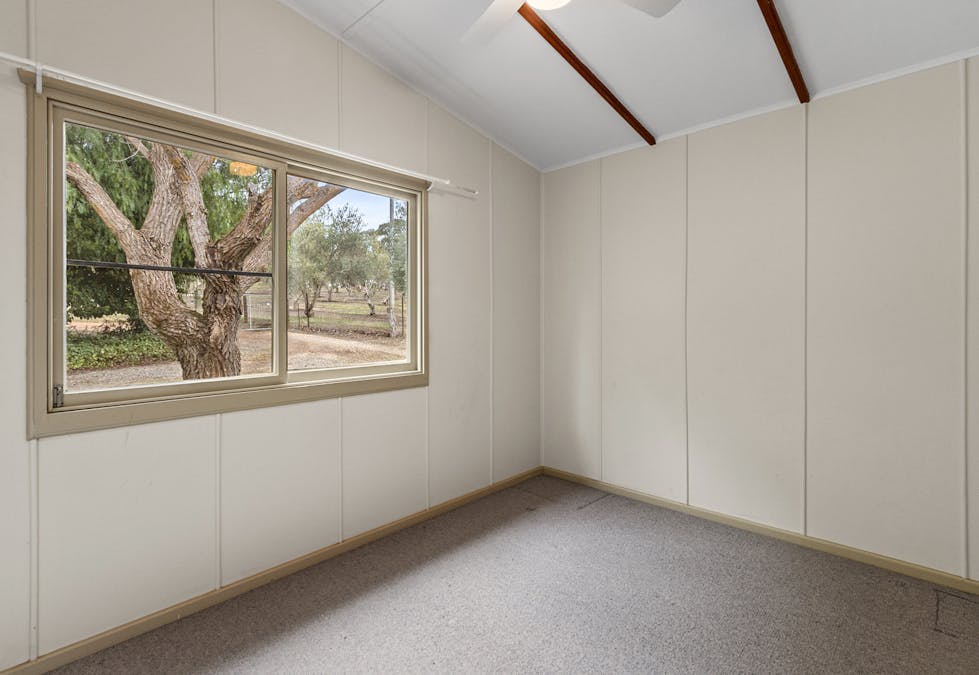 160 Farrell Flat Road, Clare, SA, 5453 - Image 17