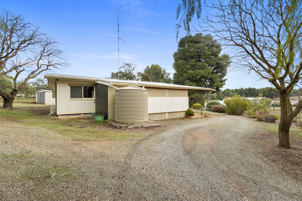 160 Farrell Flat Road, Clare, SA, 5453 - Image 19