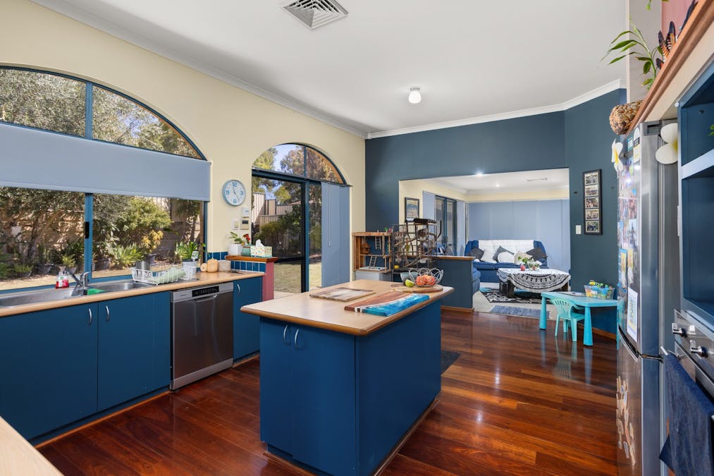 16 Christchurch Place, College Grove, WA, 6230 - Image 3