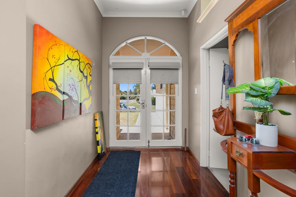 16 Christchurch Place, College Grove, WA, 6230 - Image 2