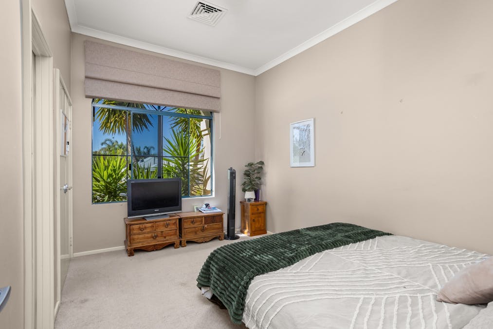 16 Christchurch Place, College Grove, WA, 6230 - Image 8