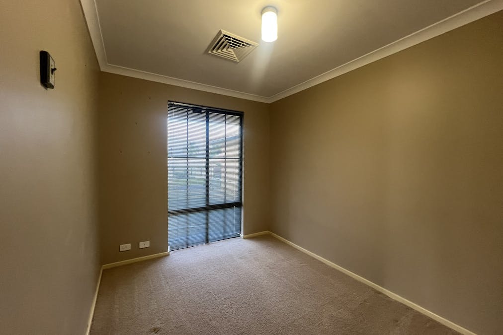 16 Christchurch Place, College Grove, WA, 6230 - Image 14