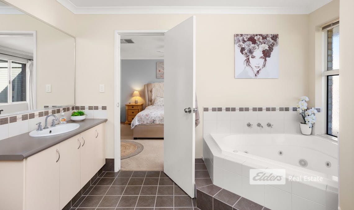 6 Taylorhill Road, Australind, WA, 6233 - Image 7
