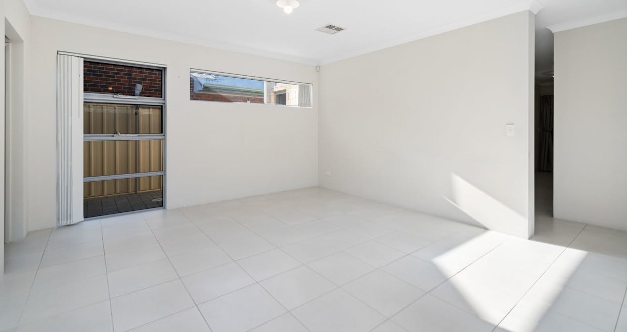 4 Donaldson Street, Queens Park, WA, 6107 - Image 7