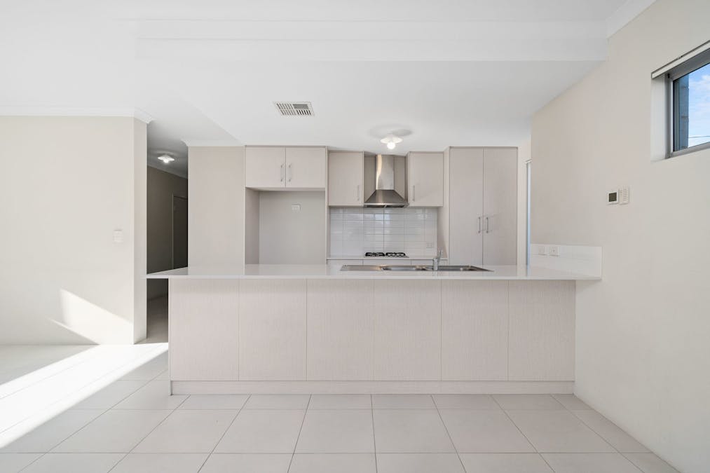 4 Donaldson Street, Queens Park, WA, 6107 - Image 10