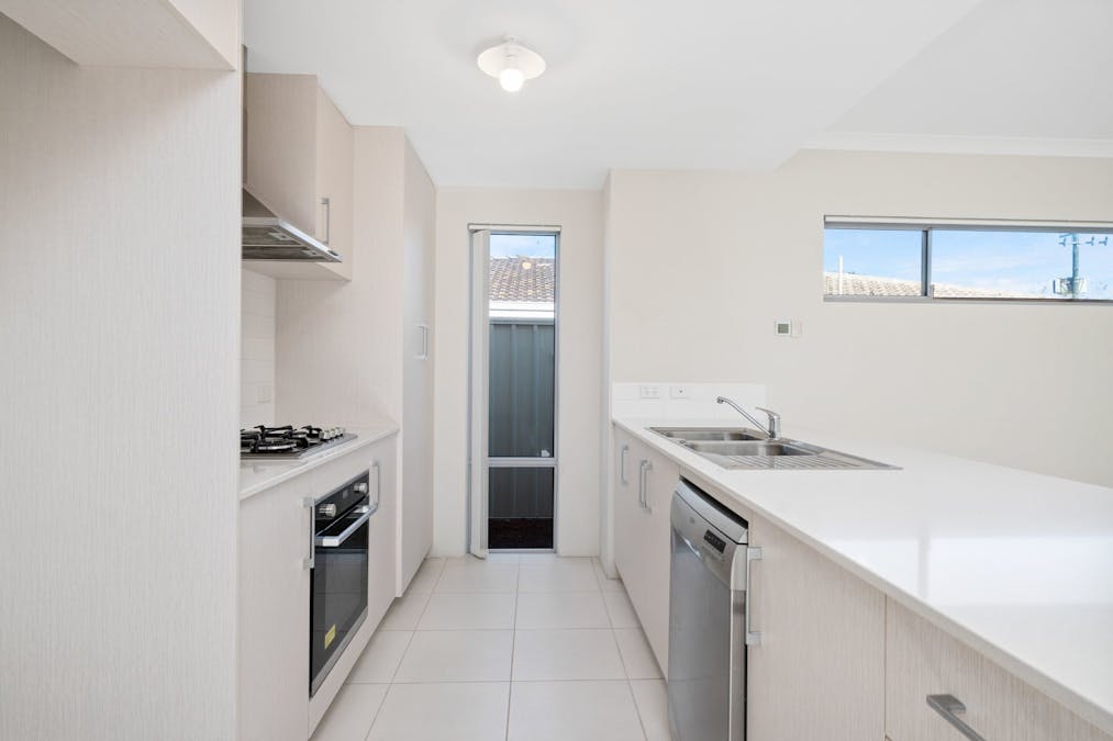 4 Donaldson Street, Queens Park, WA, 6107 - Image 9