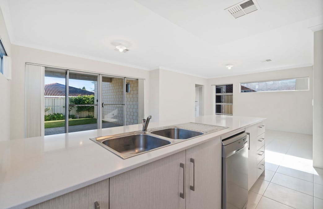 4 Donaldson Street, Queens Park, WA, 6107 - Image 8