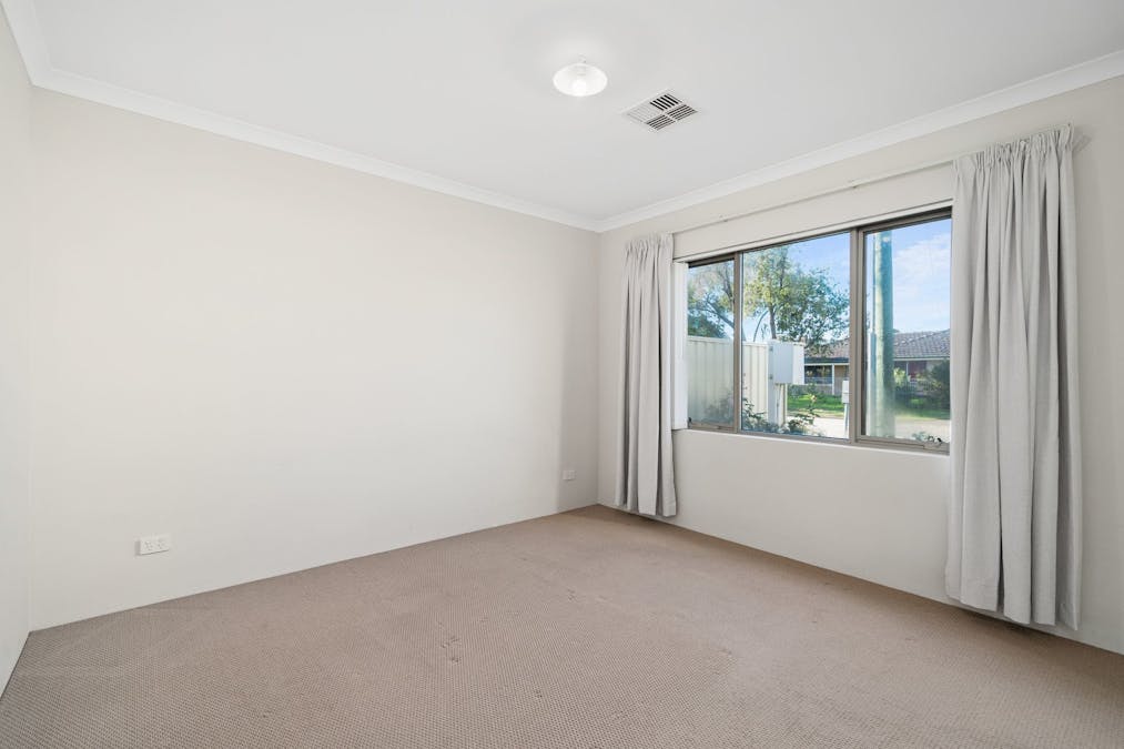 4 Donaldson Street, Queens Park, WA, 6107 - Image 15