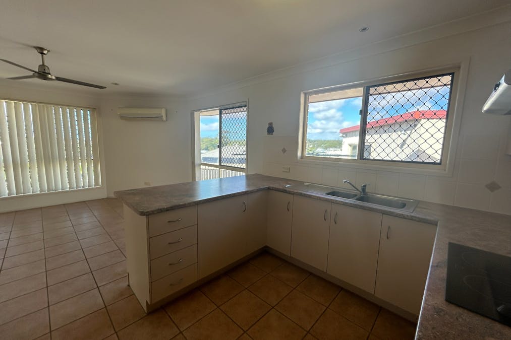 10 Karamea Close, Clinton, QLD, 4680 - Image 3