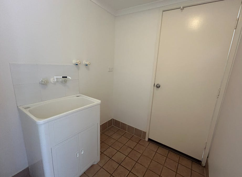 10 Karamea Close, Clinton, QLD, 4680 - Image 8