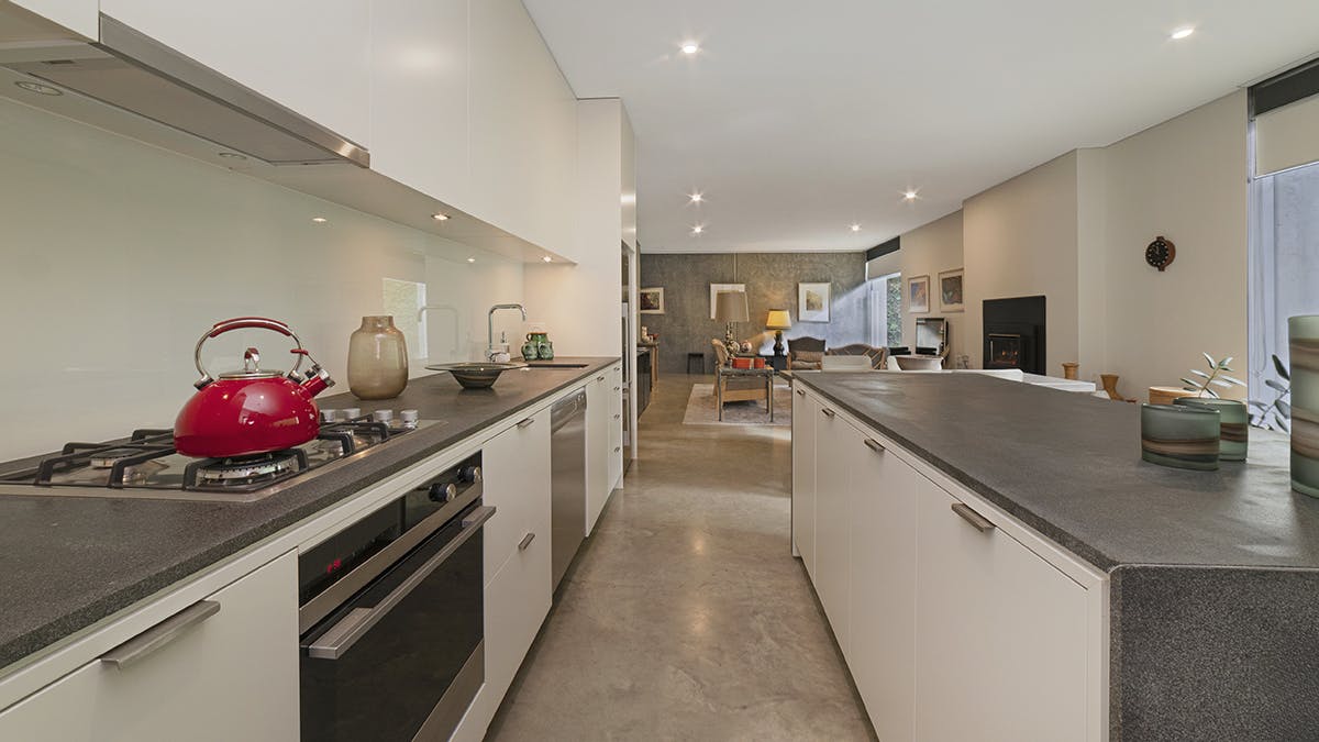 2/7 Palmer Street, Hamilton, VIC, 3300 - Image 2