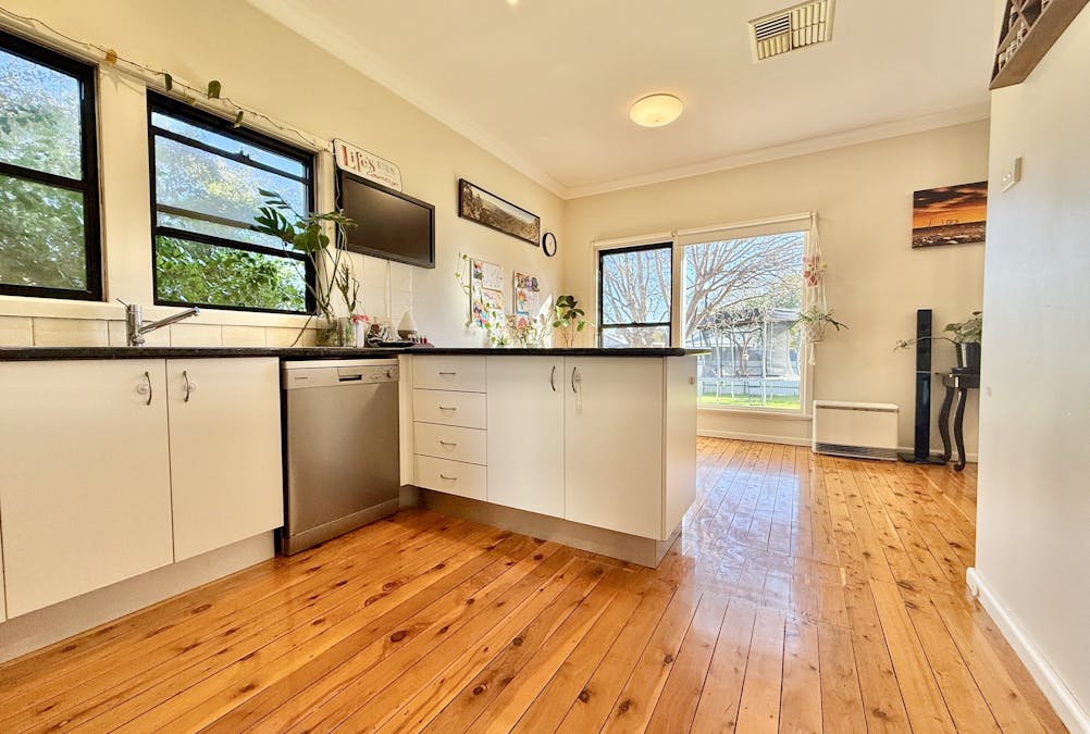 35 Thornbury Street, Parkes, NSW, 2870 - Image 3