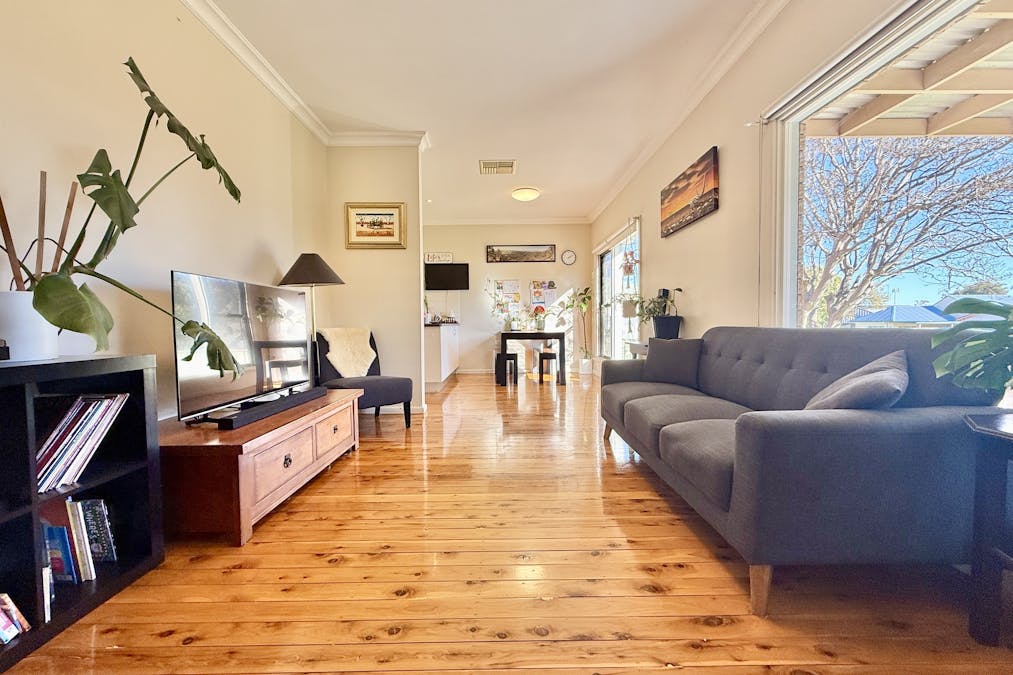 35 Thornbury Street, Parkes, NSW, 2870 - Image 5