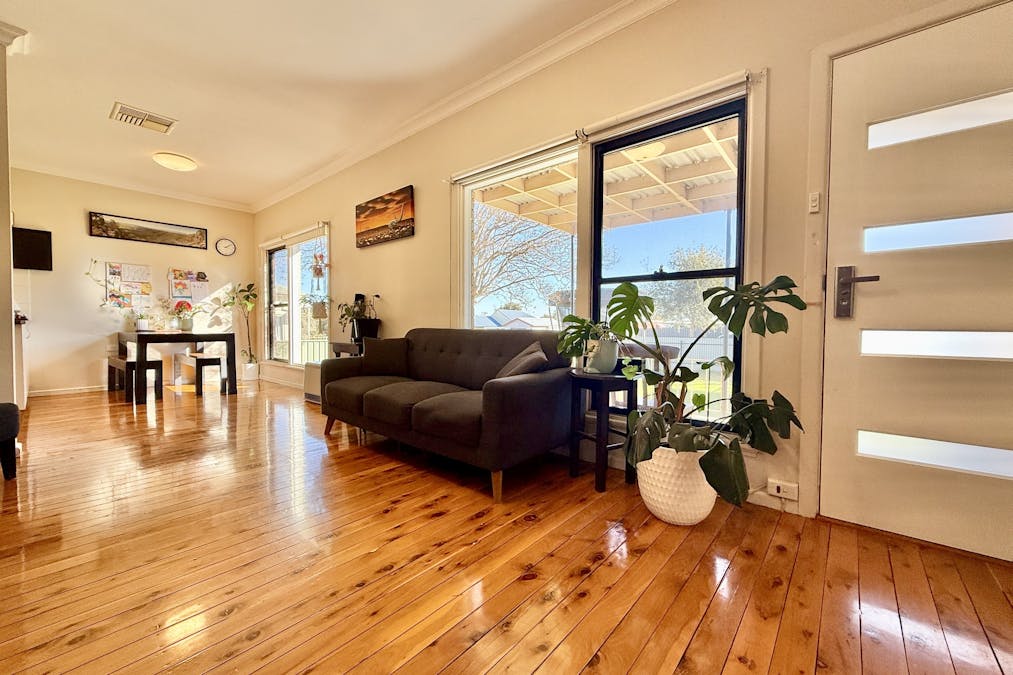 35 Thornbury Street, Parkes, NSW, 2870 - Image 6