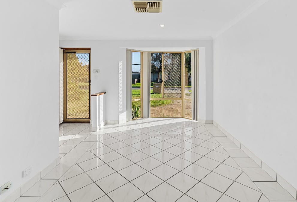 13 Grady Court, Waikiki, WA, 6169 - Image 2