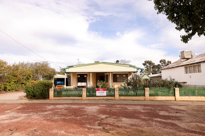 33 French Avenue, Merredin, WA, 6415 - Image 1