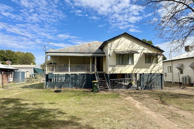 86 Grey Street, St George, QLD, 4487 - Image 1