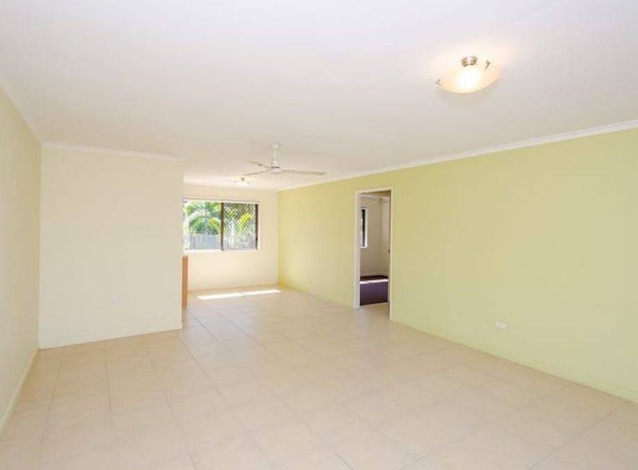 2/2 Apollo Drive, Clinton, QLD, 4680 - Image 2