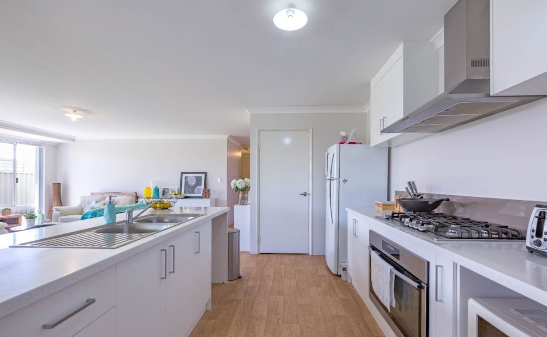 10 Broughton Way, Millbridge, WA, 6232 - Image 2