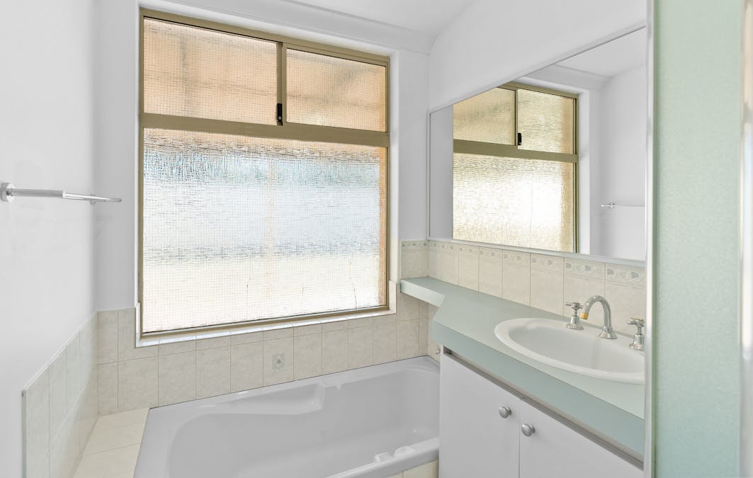 6 Maroon Place, Warnbro, WA, 6169 - Image 12