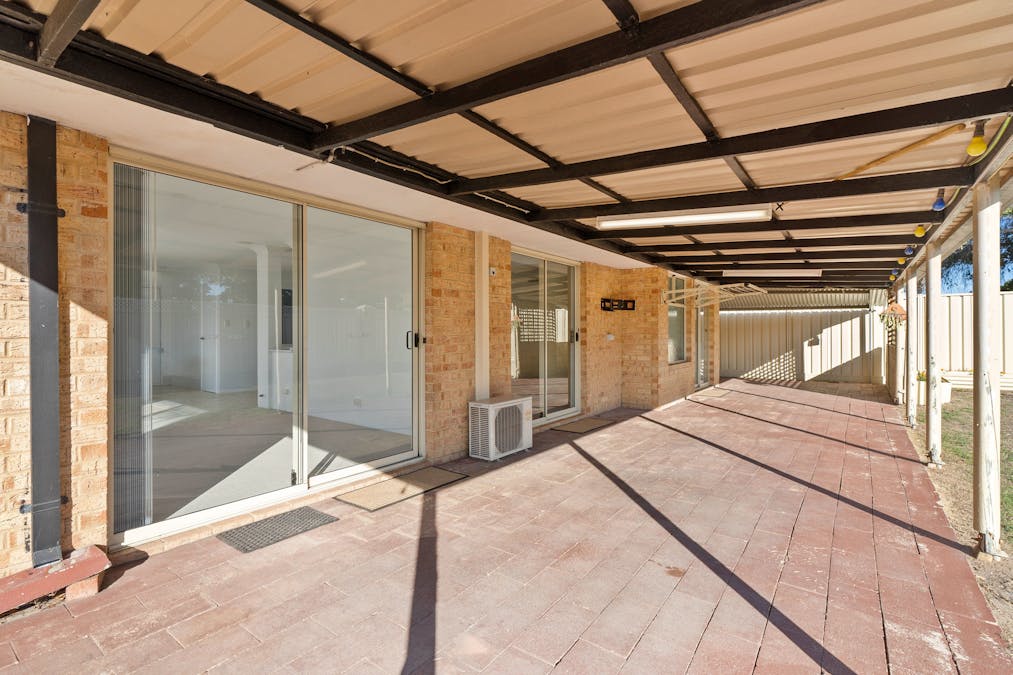 6 Maroon Place, Warnbro, WA, 6169 - Image 15