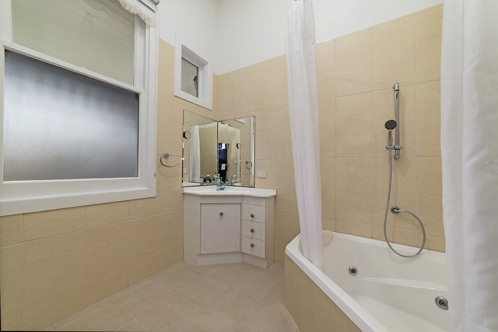 28-30 Ballarat Road, Hamilton, VIC, 3300 - Image 8