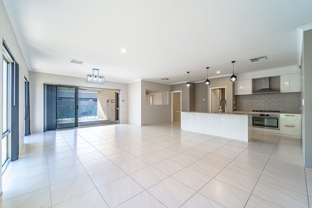 4 Arcoona Avenue, Golden Bay, WA, 6174 - Image 2