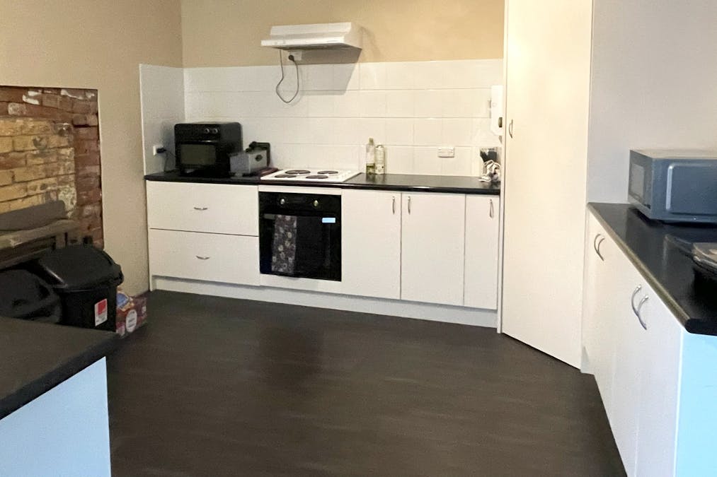 9 Robertson Street, Casterton, VIC, 3311 - Image 4