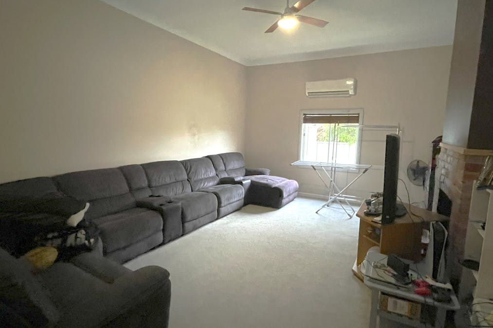 9 Robertson Street, Casterton, VIC, 3311 - Image 2
