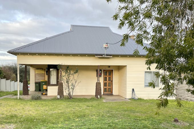 9 Robertson Street, Casterton, VIC, 3311 - Image 1