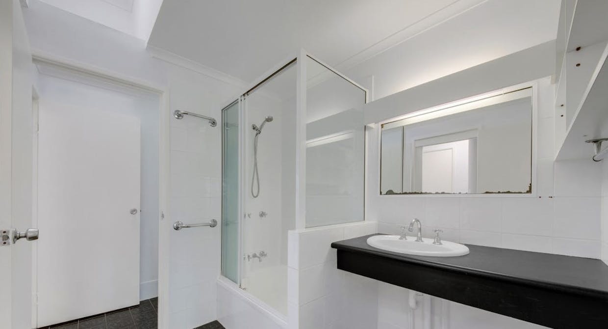 6/36 Kent Street, West Gladstone, QLD, 4680 - Image 3