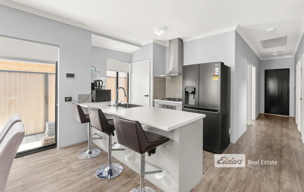 130 The Boulevard, Australind, WA, 6233 - Image 2