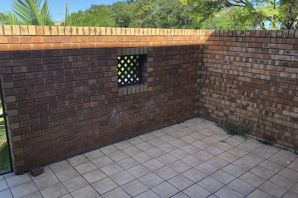 2/105 Auckland Street, Gladstone Central, QLD, 4680 - Image 10