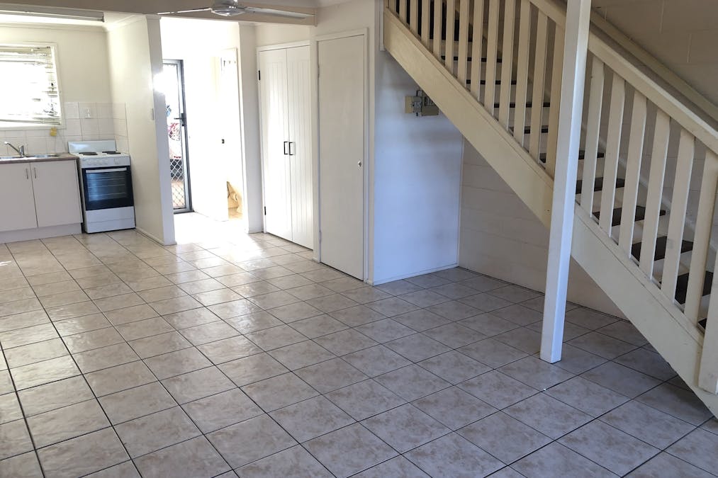 2/105 Auckland Street, Gladstone Central, QLD, 4680 - Image 3