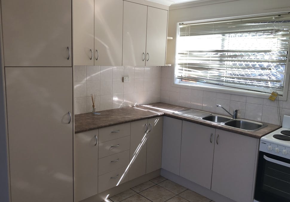 2/105 Auckland Street, Gladstone Central, QLD, 4680 - Image 4